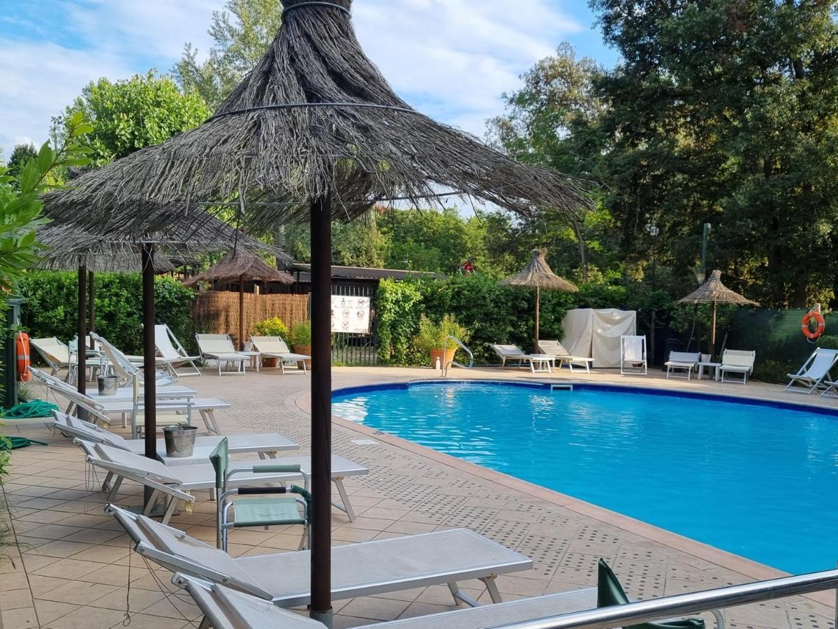 Chalet 4 Or 6 Persons Toscana Viareggio Camping Bosco Verde Italie Torre del Lago Puccini Extérieur photo